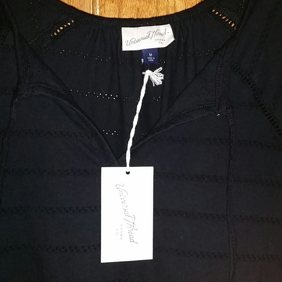 Universal Thread top. Size medium. - Picture 3 of 11